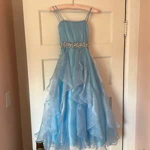 Beautiful girls dress.  Size 10-12. Worn once.
